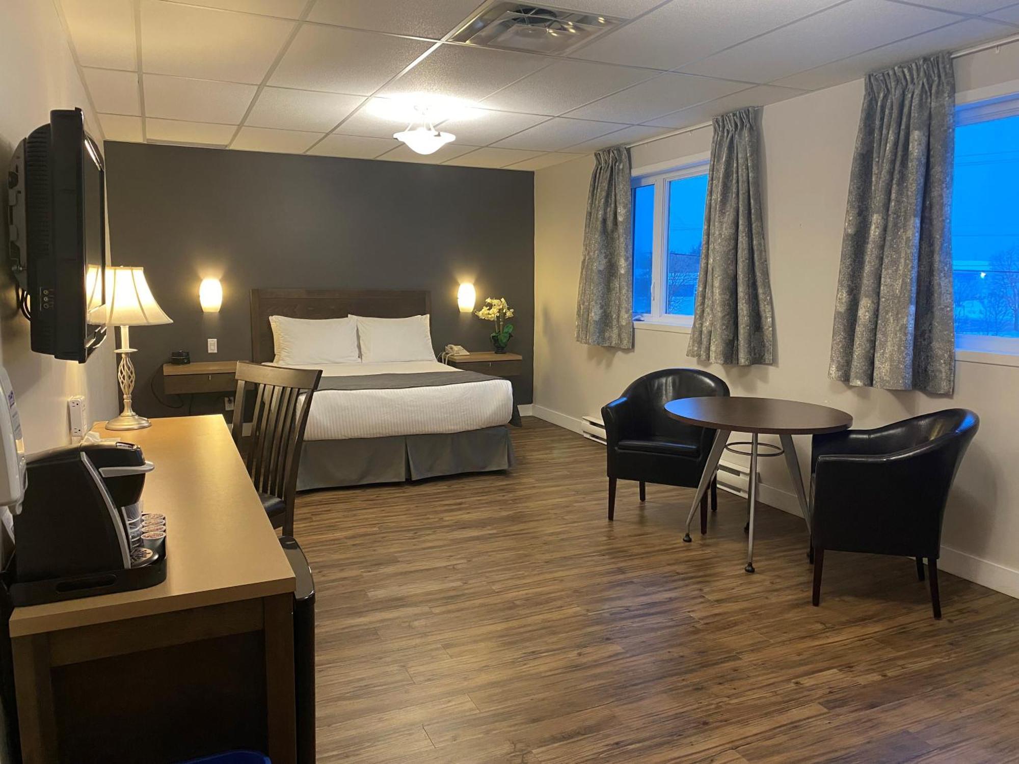 Hotel Centre-Ville Montmagny Bagian luar foto